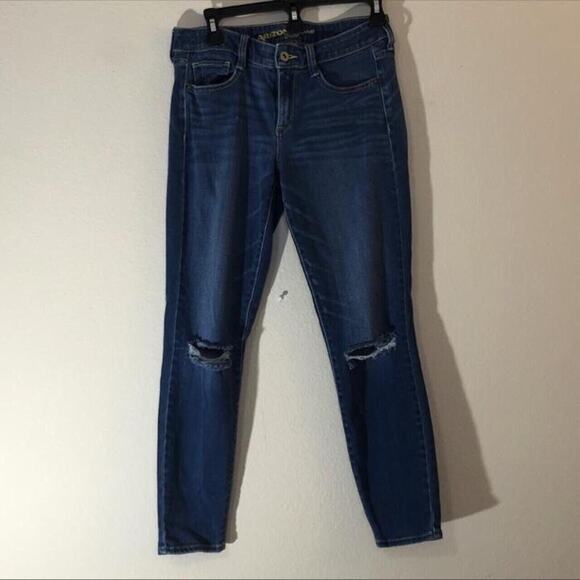 Arizona Jeans Co Juniors Size 7 Distressed Medium Dark Wash School - Flawed - - Picture 1 of 6